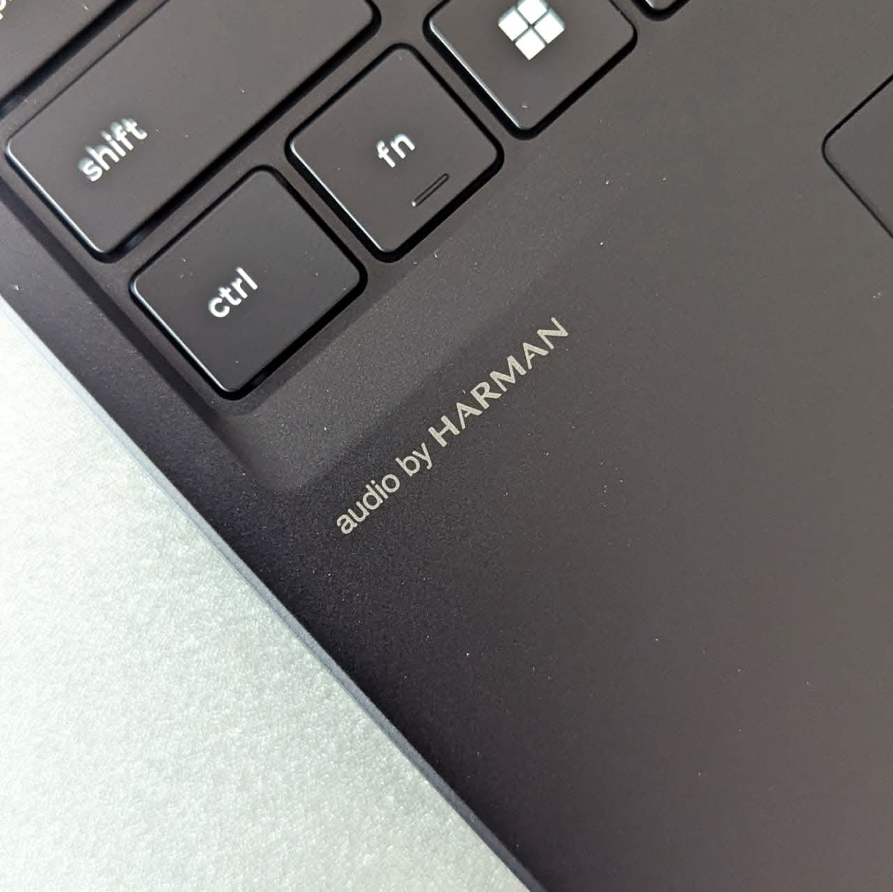 𝟭𝟱 𝗶𝗻𝗰𝗵 𝗢𝗟𝗘𝗗 (𝟮𝟱𝟲𝟬𝘅𝟭𝟲𝟬𝟬) 𝟭𝟲𝟱𝗛𝘇 𝗗𝗶𝘀𝗽𝗹𝗮𝘆 | 𝗕𝗿𝗮𝗻𝗱 𝗡𝗲𝘄 𝗟𝗲𝗻𝗼𝘃𝗼 𝗟𝗲𝗴𝗶𝗼𝗻 𝟱 𝗶𝗻𝘁𝗲𝗹 𝗖𝗼𝗿𝗲 𝗨𝗹𝘁𝗿𝗮 𝟳-𝟮𝟱𝟱𝗛𝗫 𝟭𝟱𝘁𝗵 𝗚𝗲𝗻 | 𝗥𝗧𝗫 𝟱𝟬𝟲𝟬/𝟴𝗚𝗕 | 𝟭𝟲𝗚𝗕 𝗗𝗗𝗥𝟱 𝗥𝗮𝗺 | 𝟱𝟭𝟮𝗚𝗕 𝗡𝗩𝗠𝗲 𝗟𝗮𝗽𝘁𝗼𝗽 - Image 7