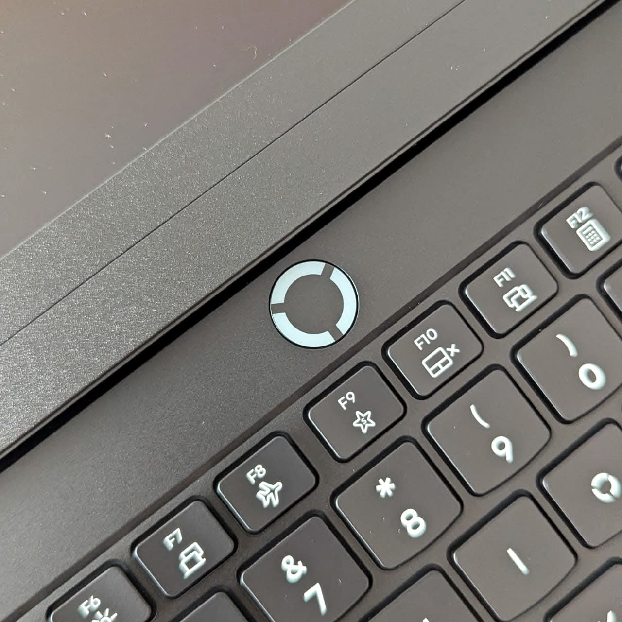 𝟭𝟱 𝗶𝗻𝗰𝗵 𝗢𝗟𝗘𝗗 (𝟮𝟱𝟲𝟬𝘅𝟭𝟲𝟬𝟬) 𝟭𝟲𝟱𝗛𝘇 𝗗𝗶𝘀𝗽𝗹𝗮𝘆 | 𝗕𝗿𝗮𝗻𝗱 𝗡𝗲𝘄 𝗟𝗲𝗻𝗼𝘃𝗼 𝗟𝗲𝗴𝗶𝗼𝗻 𝟱 𝗶𝗻𝘁𝗲𝗹 𝗖𝗼𝗿𝗲 𝗨𝗹𝘁𝗿𝗮 𝟳-𝟮𝟱𝟱𝗛𝗫 𝟭𝟱𝘁𝗵 𝗚𝗲𝗻 | 𝗥𝗧𝗫 𝟱𝟬𝟲𝟬/𝟴𝗚𝗕 | 𝟭𝟲𝗚𝗕 𝗗𝗗𝗥𝟱 𝗥𝗮𝗺 | 𝟱𝟭𝟮𝗚𝗕 𝗡𝗩𝗠𝗲 𝗟𝗮𝗽𝘁𝗼𝗽 - Image 8